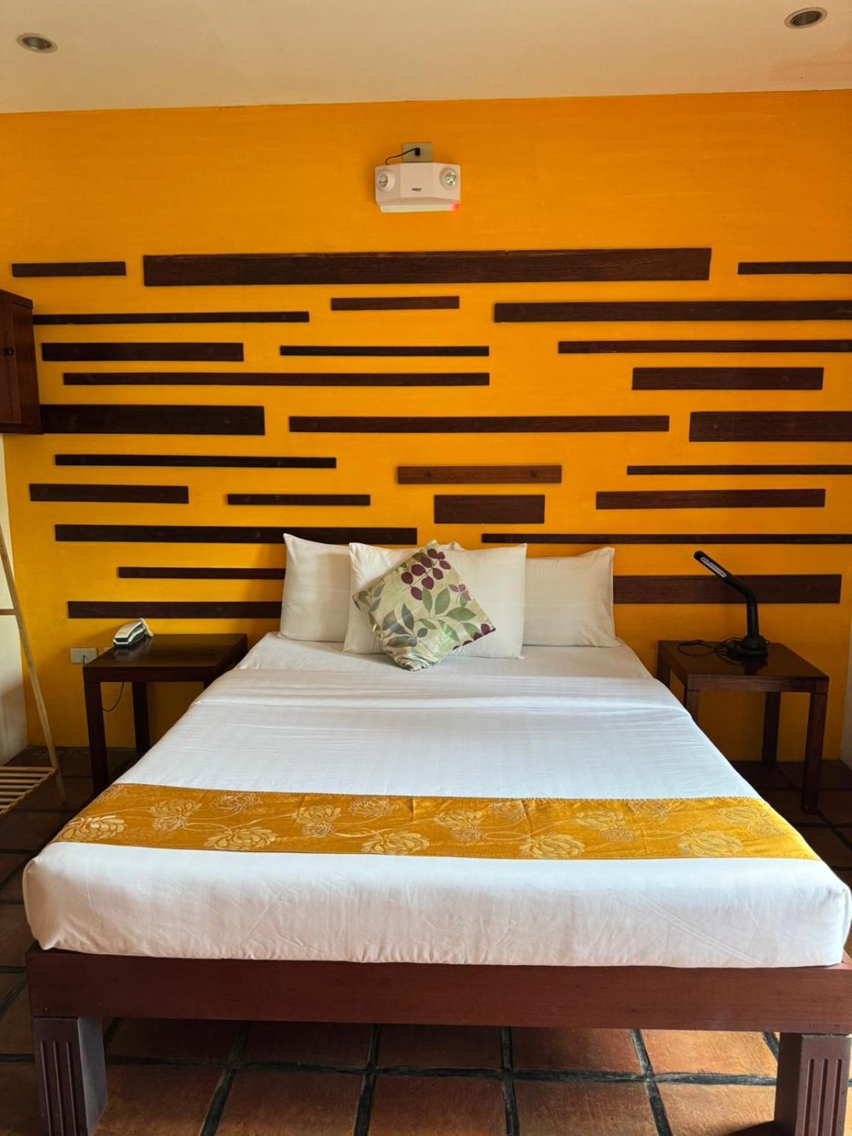 Acacia Tree Garden Hotel Puerto Princesa Bagian luar foto